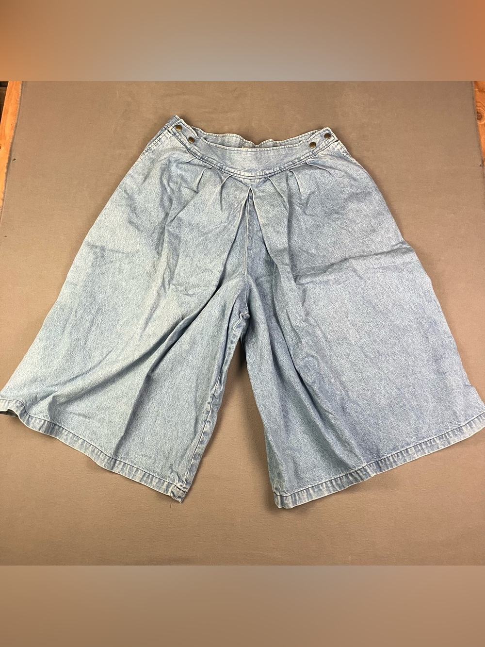 Vintage L.L. Bean Women’s Size 20 Baggy Wide Leg Denim Jean Shorts Blue Snaps. I